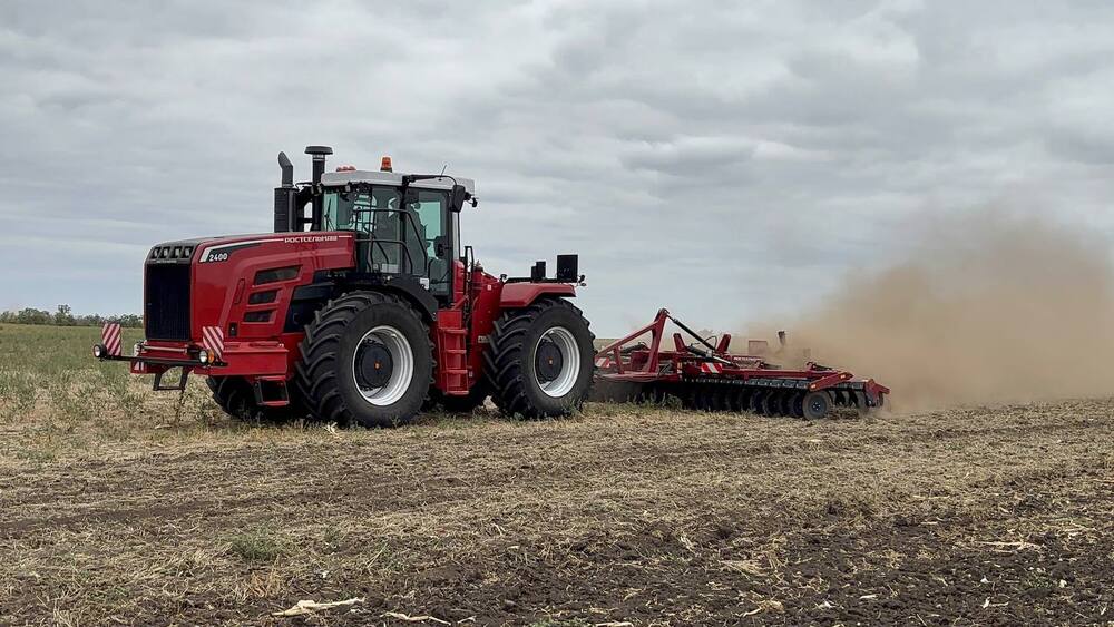 Ростсельмаш 2400: Надежный помощник Воронежских аграриев